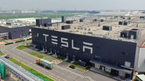 Tesla construirá fábrica en Shanghái para producir baterias Megapack de almacenamiento de energía renovable.